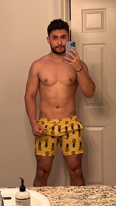 Gonna go hit the jacuzzi because I might not be able to walk tomorrow because of the crazy leg day I