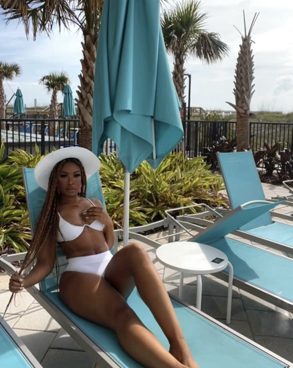 alexisdoee__'s tweet photo. 🤍🌴 https://t.co/IlYWrXsBiT