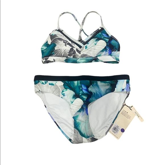 MelissaLike2Eat's tweet photo. So good I had to share! Check out all the items I'm loving on @Poshmarkapp from @Catherinetheno1 @IsabelleMany #poshmark #fashion #style #shopmycloset #caliabycarrieunderwood #givenkale #epicthreads: https://t.co/mJyeGsnVot https://t.co/88lEm2Yylm