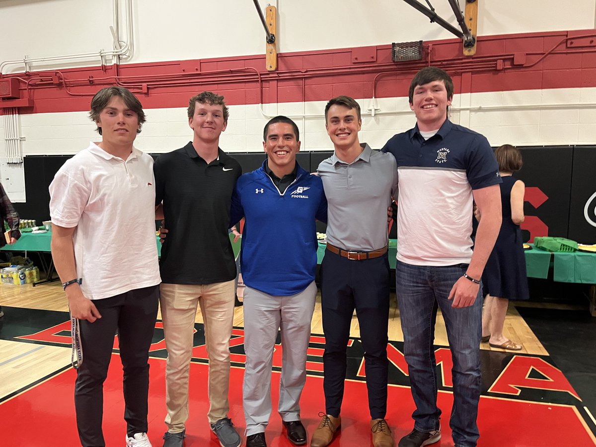 GallatinRaptor's tweet photo. Congratulations to four of our Gallatin football players on receiving the Worthy Student Scholarship &amp; Award! This award honors those who exemplify character, kindness, and respect in our community. Proud of these young men and everything that they represent.  #FeedThePack https://t.co/JorFVjfddU