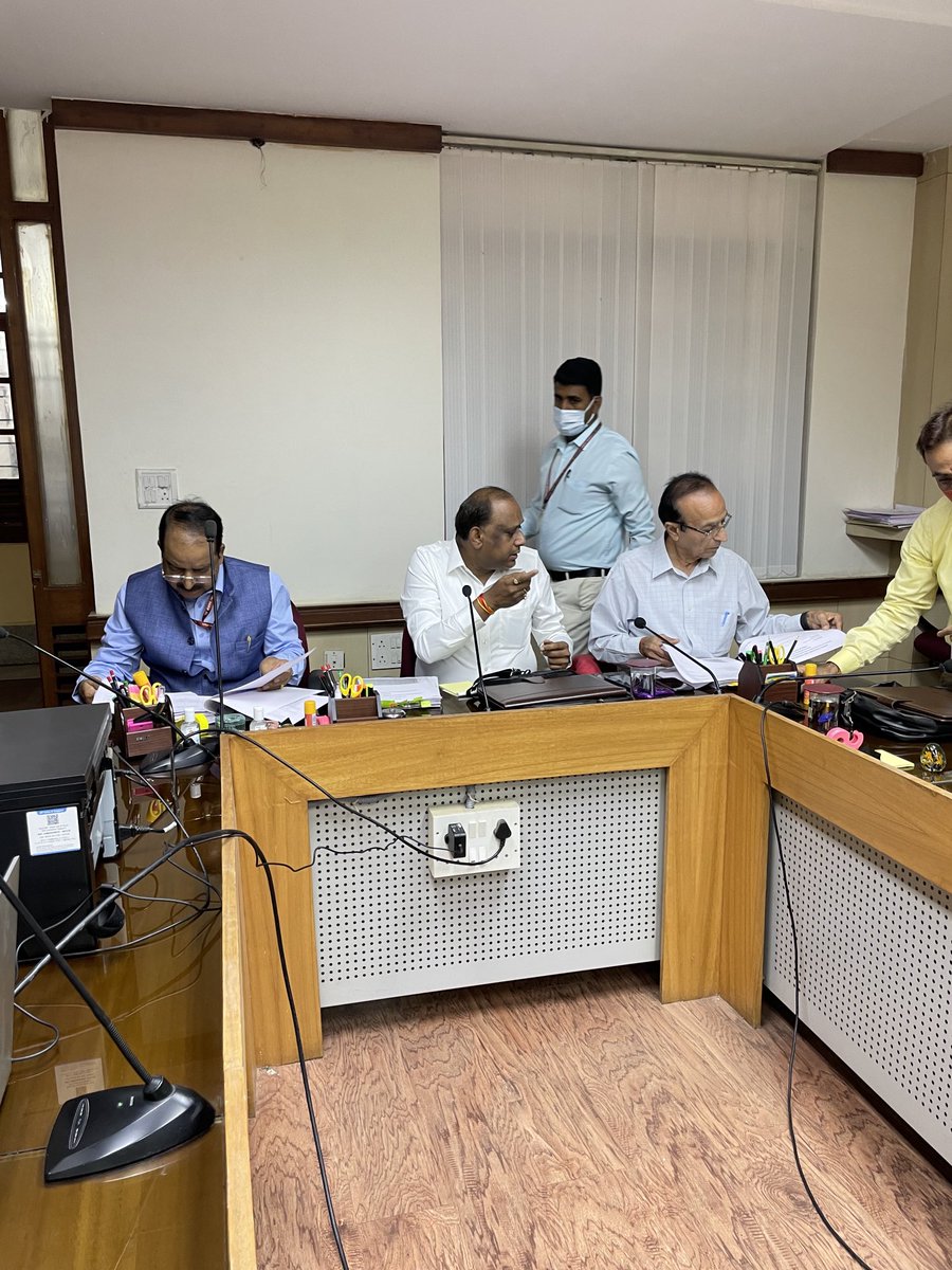 presidentVCI's tweet photo. On 23.5.22 under my Chiarmanship the search committee to silect panel for Vice Chancellor, KVAFSU, Bidar Karnataka had its brainstorming session and finnal panel had been submitted. 
Thanks to all members of the search committee https://t.co/28bBDmPOjj