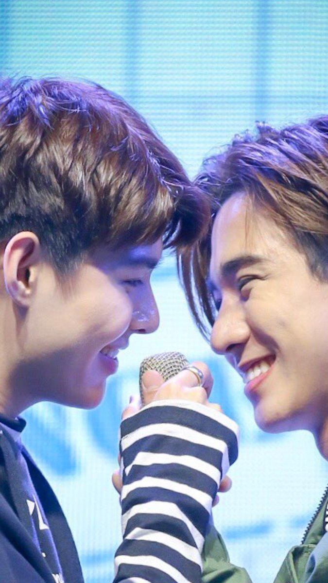 alxohmsin's tweet photo. happy 3 anniversary trigon❤️
#PerthSaintSation https://t.co/dH44E65Xfb