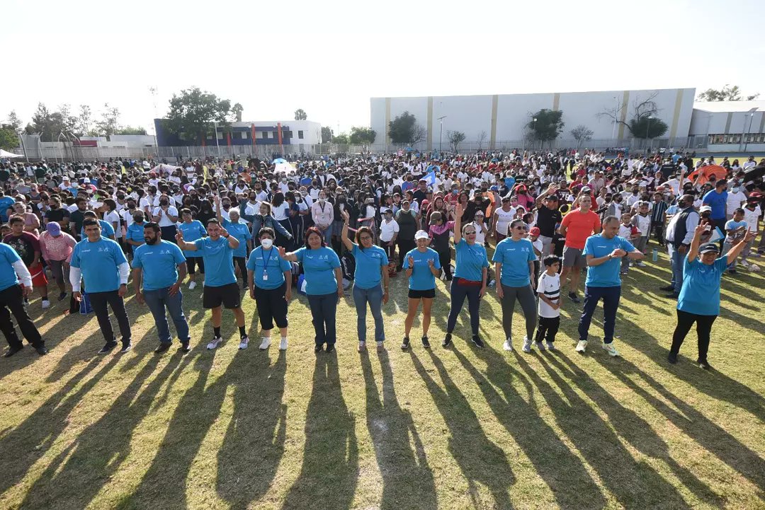 LorenaAlfaroG's tweet photo. ¡#Irapuato rompió récord de activación! Más de 4 mil personas se unieron para superar el #DesafíoIrapuato de
#COMUDAJ, cerramos el reto en la #DeportivaSur con una mega activación. Somos una #CiudadDeDeporte que fomenta la salud física y que contribuye a un mejor estilo de vida. https://t.co/IE1ZbjWLYE