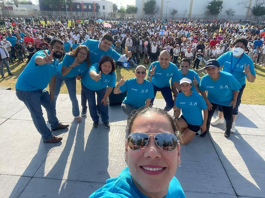 LorenaAlfaroG's tweet photo. ¡#Irapuato rompió récord de activación! Más de 4 mil personas se unieron para superar el #DesafíoIrapuato de
#COMUDAJ, cerramos el reto en la #DeportivaSur con una mega activación. Somos una #CiudadDeDeporte que fomenta la salud física y que contribuye a un mejor estilo de vida. https://t.co/IE1ZbjWLYE
