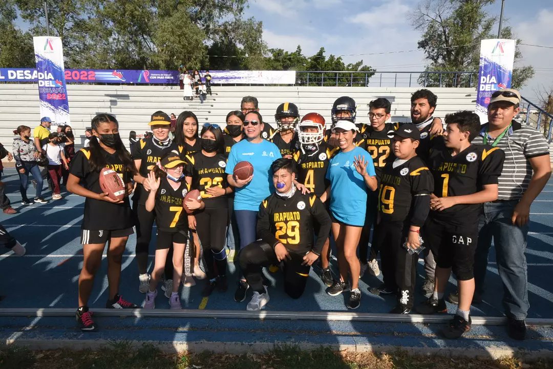 LorenaAlfaroG's tweet photo. ¡#Irapuato rompió récord de activación! Más de 4 mil personas se unieron para superar el #DesafíoIrapuato de
#COMUDAJ, cerramos el reto en la #DeportivaSur con una mega activación. Somos una #CiudadDeDeporte que fomenta la salud física y que contribuye a un mejor estilo de vida. https://t.co/IE1ZbjWLYE