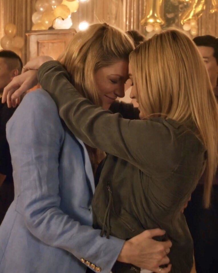 kennykraly's tweet photo. #SaveLegendsOfTommorow A Hero Is Made In The Moment, Not From Questioning The Past Or Fearing What's To Come. #SaraLance @caitylotz is a hero she has been through a lot from #Arrow to #LegendsOfTommorow she embraced who she was & became the one of best #Arrowverse heroes #Hope๐ https://t.co/K0jDvIa98M