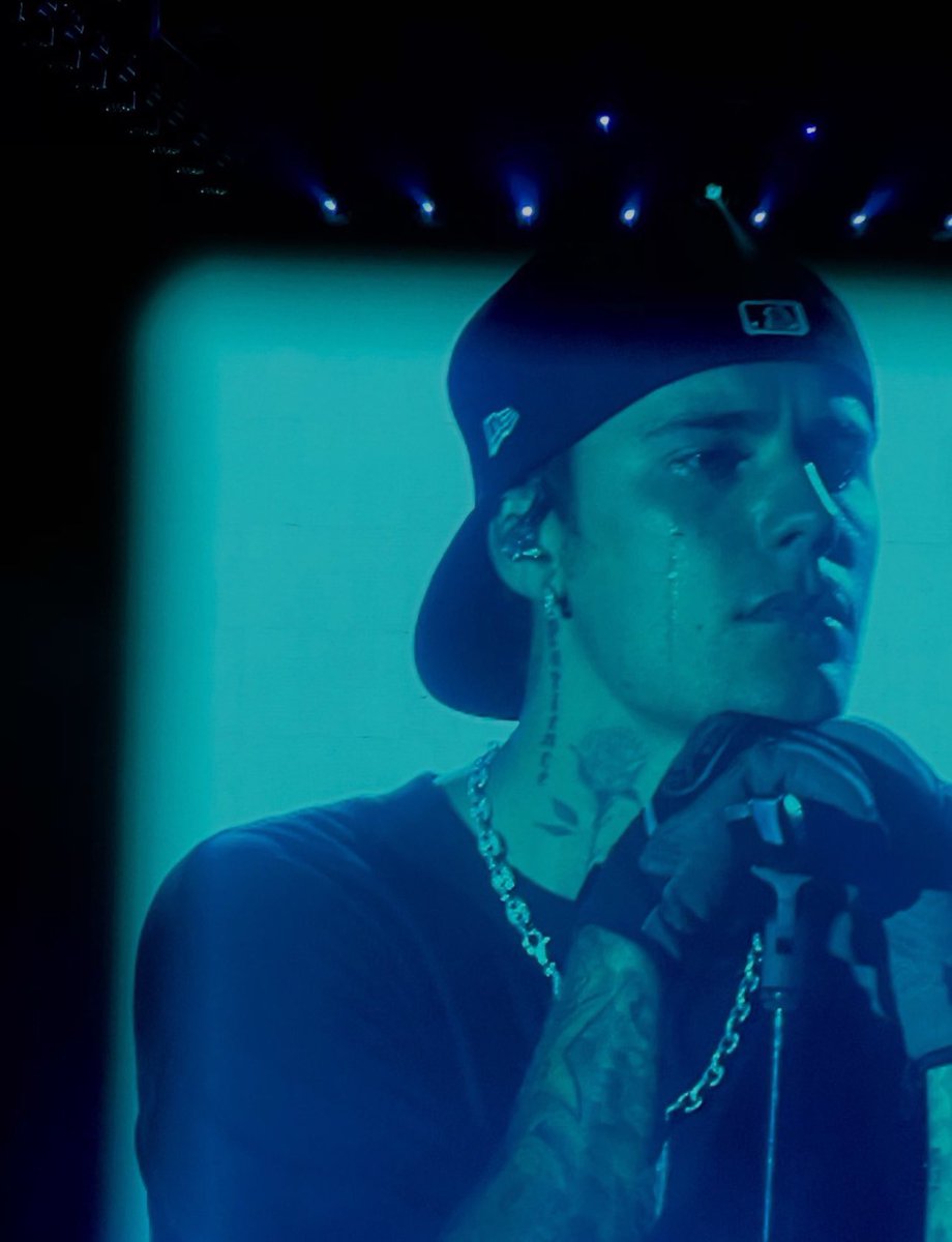 irenicbieber's tweet image. this hurts.