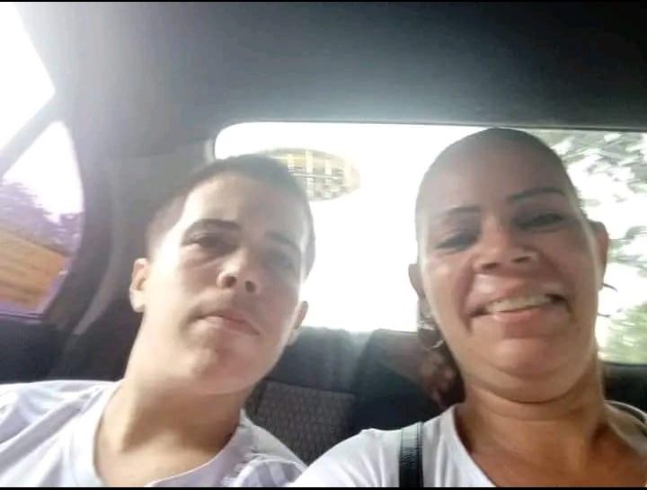 solidaridad11j's tweet photo. El joven Jonathan Torres Farrat, uno de los menores de edad condenados por su participación en el #11j, ha sido liberado.
Compartimos la alegría de su madre, quién batalló incansablemente por lograrlo y la de sus familiares.

#AmnistiaYa
#Solidaridad11j https://t.co/7tGGK9tnXl