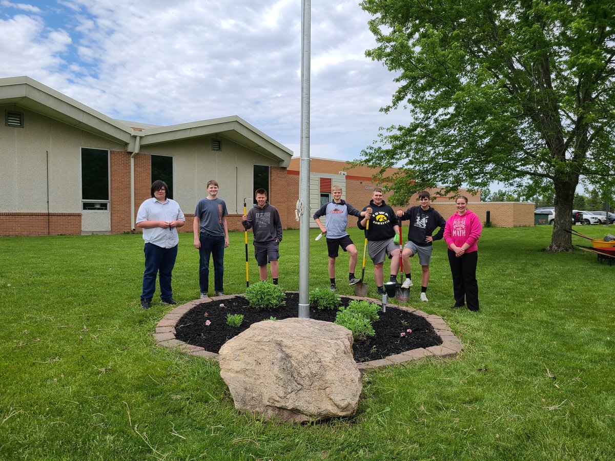 GrinnellFFA's tweet photo. Plant Science Landscape Projects! Got them done just in time for the rain! https://t.co/AApJCA9lwg