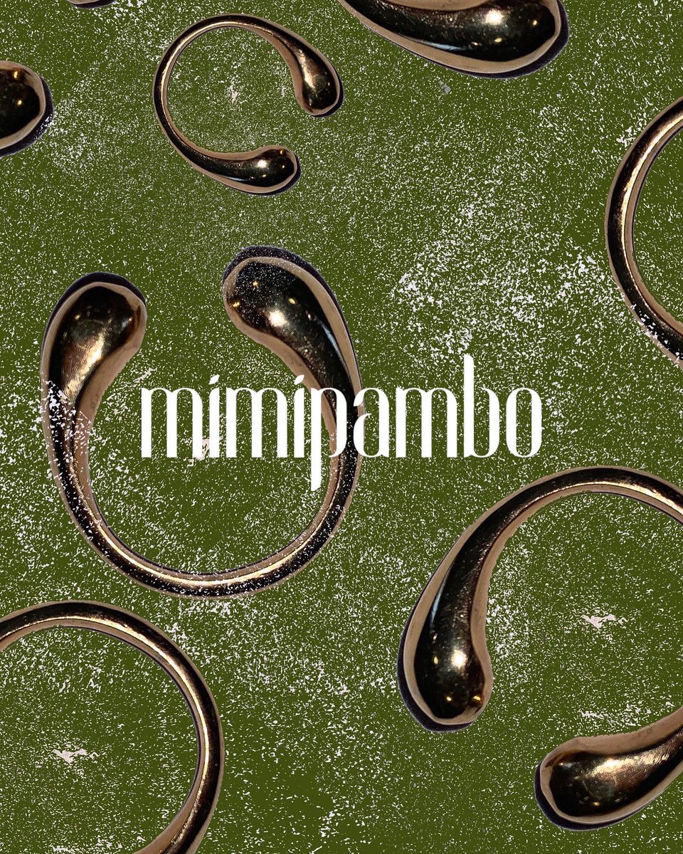 MimiPambo's tweet photo. Nothing says bold like bold jewelry. 🤭 https://t.co/8l34nZhEzA