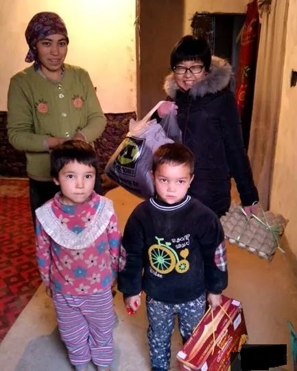 GroseTimothy's tweet photo. Outside "re-education" and detention facilities  Uyghurs are subjected to government "homestays." Maybe (unfortunately) not headline worthy, but as I've been repeating for three years, this program is one of the most invasive. These faces shouldn't be forgotten either. https://t.co/scJcwGPiHQ