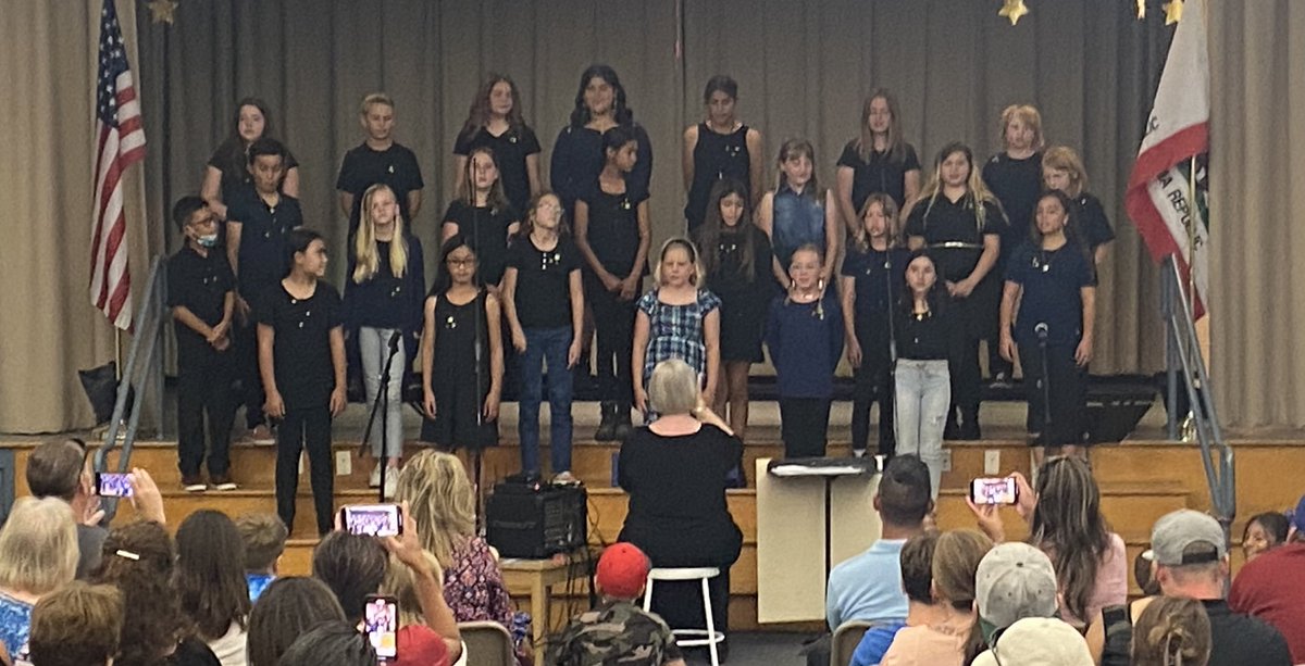 💚 Congratulations to Sycamore Canyon’s Choir Club!  They hosted their end of the year performance tonight. Well done! 💚 <a href="/SSDKristin/">Kristin Baranski, Ed.D</a>