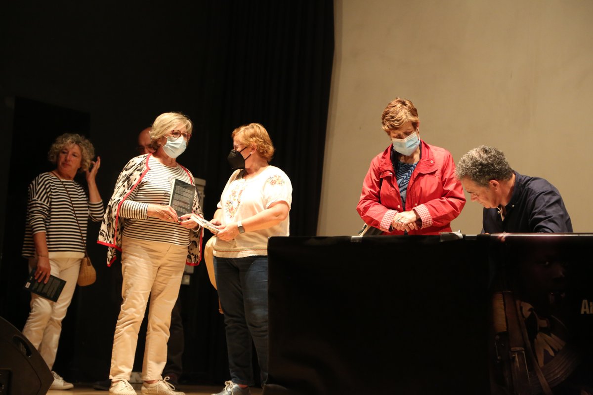 Dentro de la programación del FAN en #Gelsa, el escritor José Manuel González (<a href="/jmgonmar/">José Manuel González</a>), acudió a “La Diezma”, presentado por Pedro M.Híjar, para hablar a los vecinos de su novela “Viaje a la locura”. Toda la info en aragonegro.es