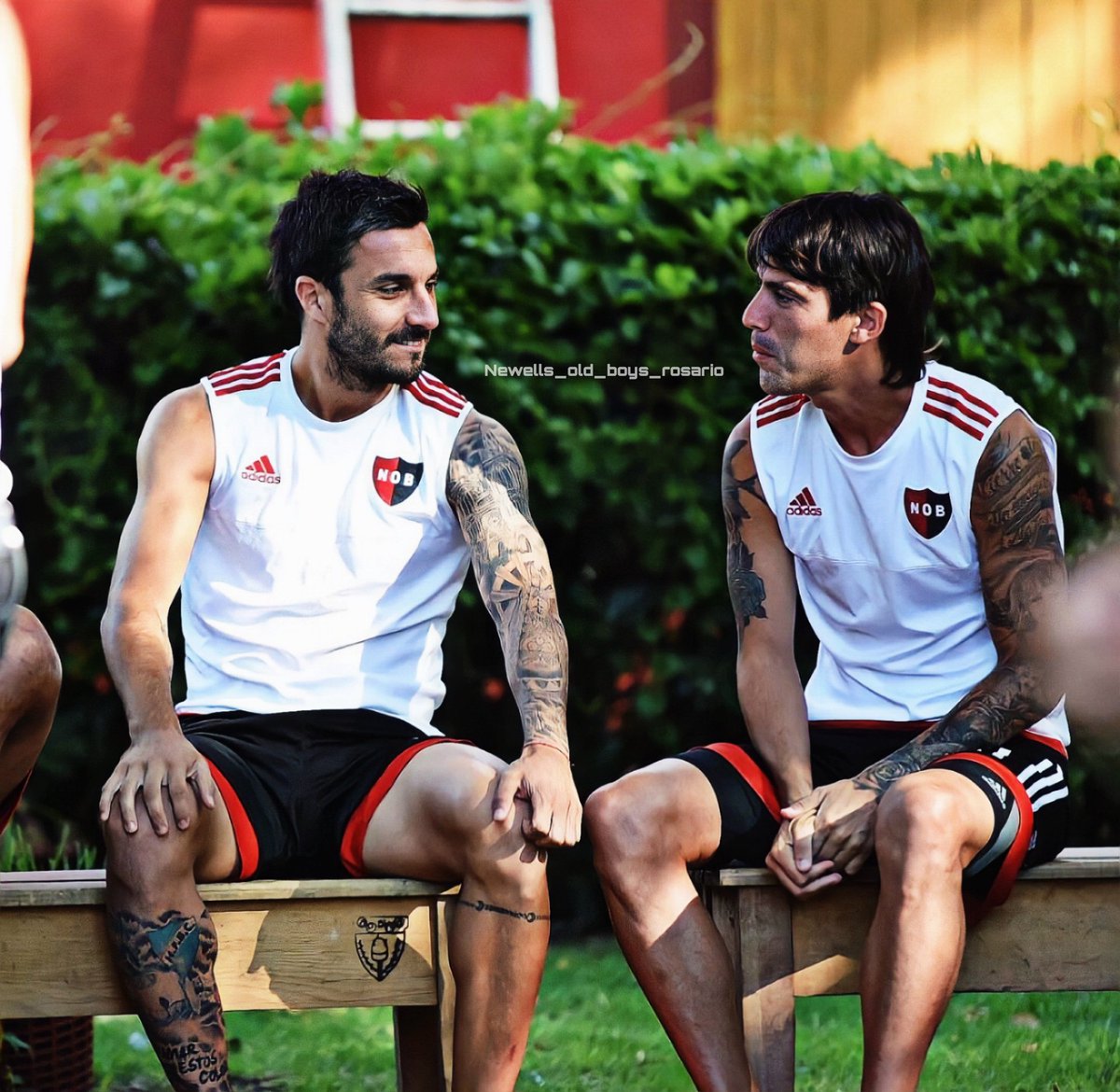 TwNOBRosario's tweet photo. #NachoScocco y #GatoFormica 🔴⚫🙌🏼

#SentidoDePertenencia 💪🏽
#Newells https://t.co/GolUEti5ru