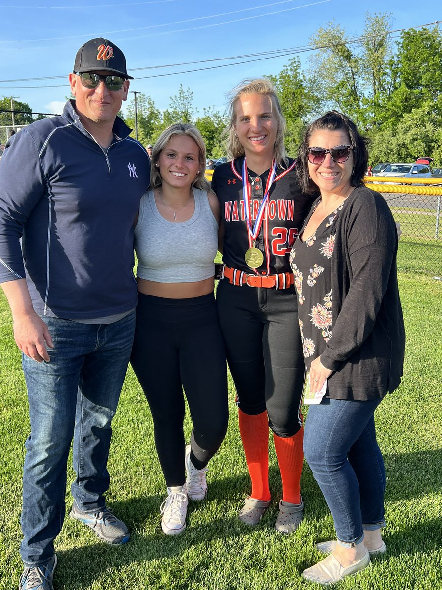 andarowski's tweet image. All Naugatuck Valley League (NVL) Softball honors 2022 @nandarowski2024 @SoftballUNat16