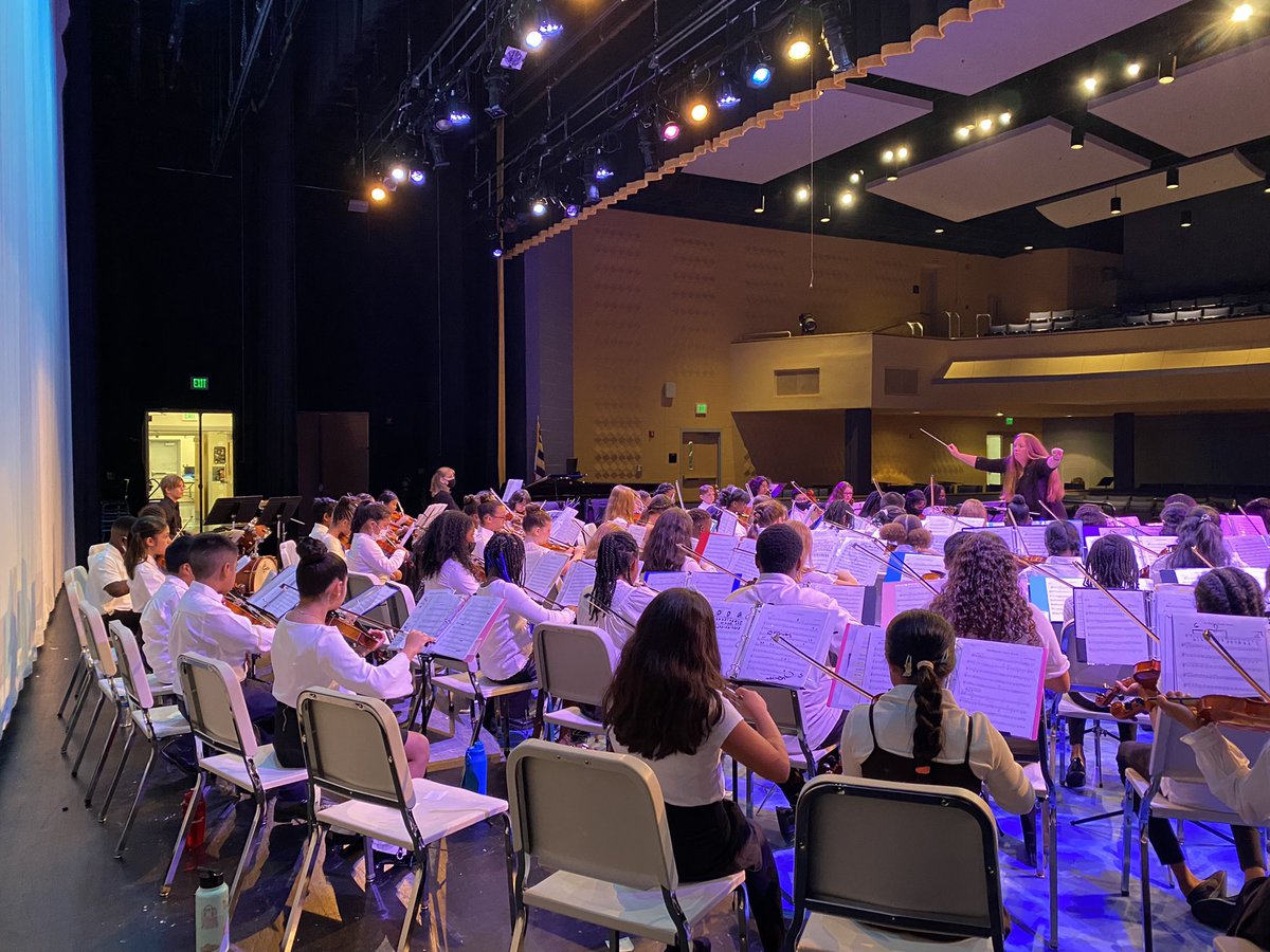 jkaros01's tweet photo. Now on the stage the Tuscarora Feeder Elementary Orchestra. What a great sounding group!!! @FCPSCCaulfield @FCPSband @FCPS_SVPA @thstitanpride https://t.co/9h3qjkozgu