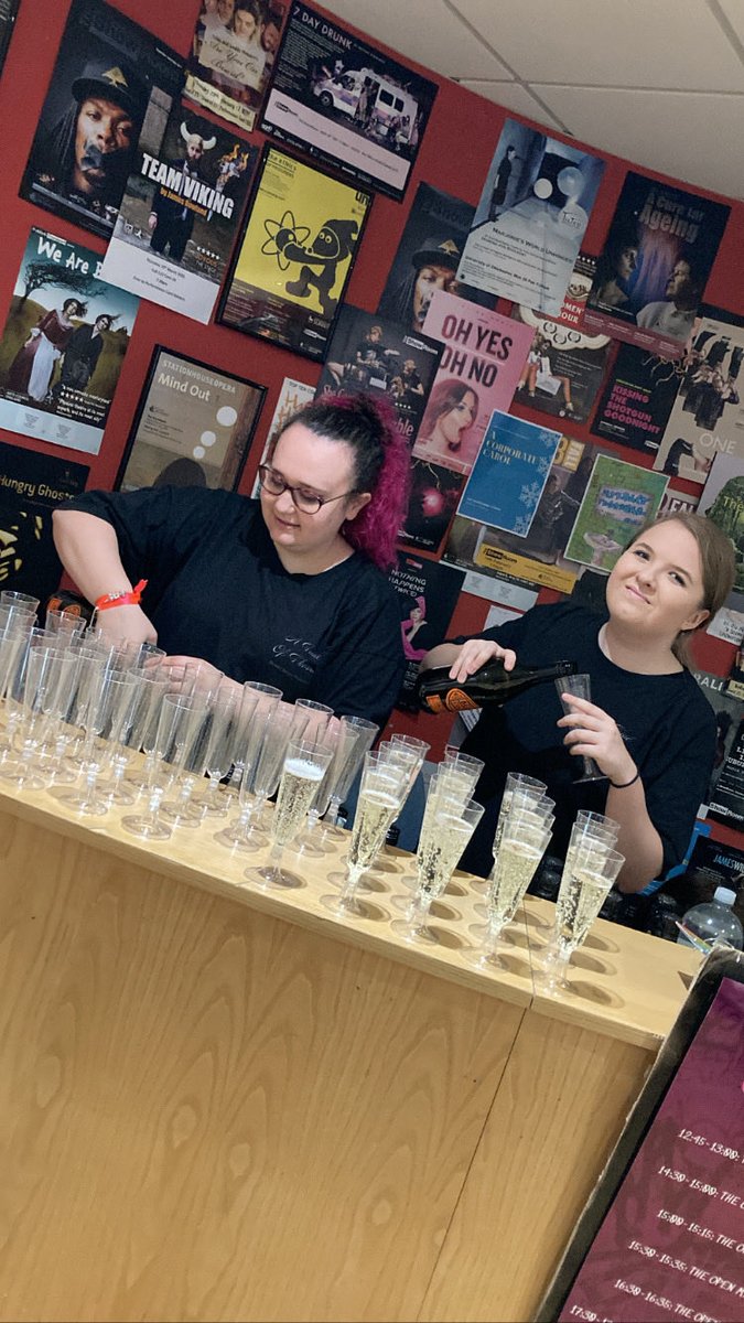 Come grab your Prosecco!