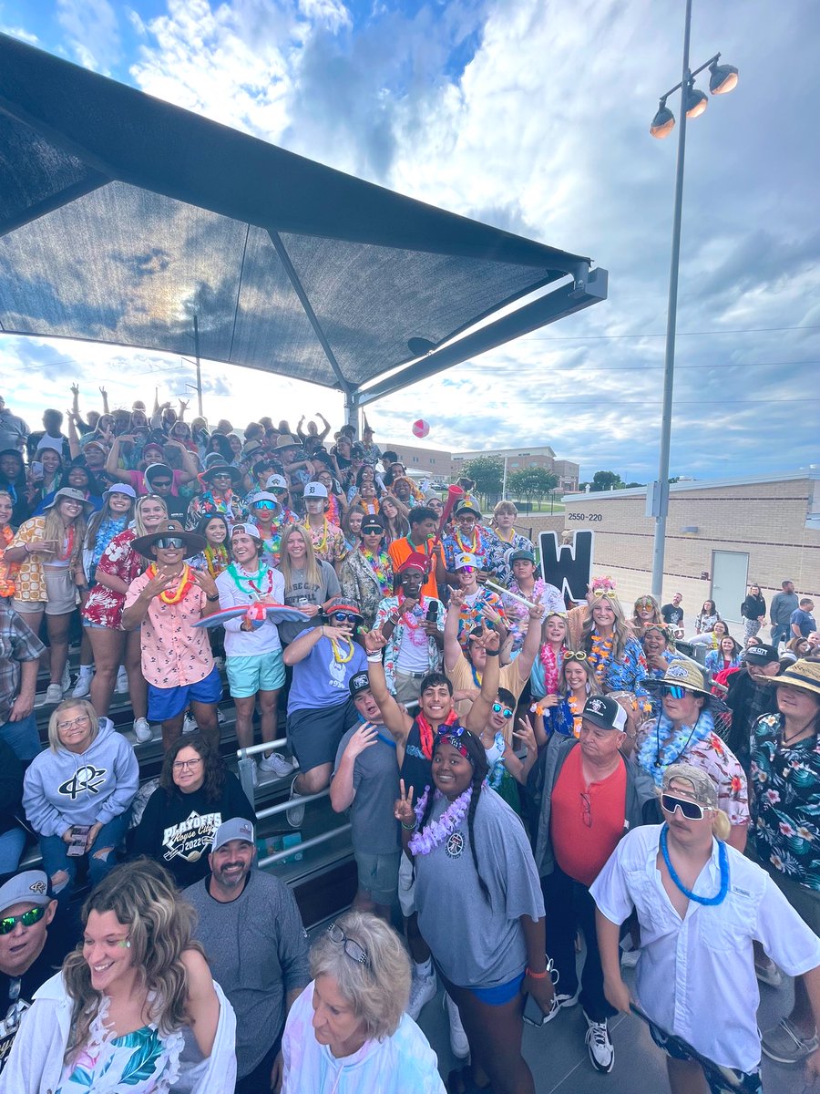 SHOWED UP IN STYLE! 😎🌈🌴☀️⛱ Let’s go <a href="/RCHSBULLDOGSB/">Royse City Softball</a>!! 

#oneRC #FAMILY