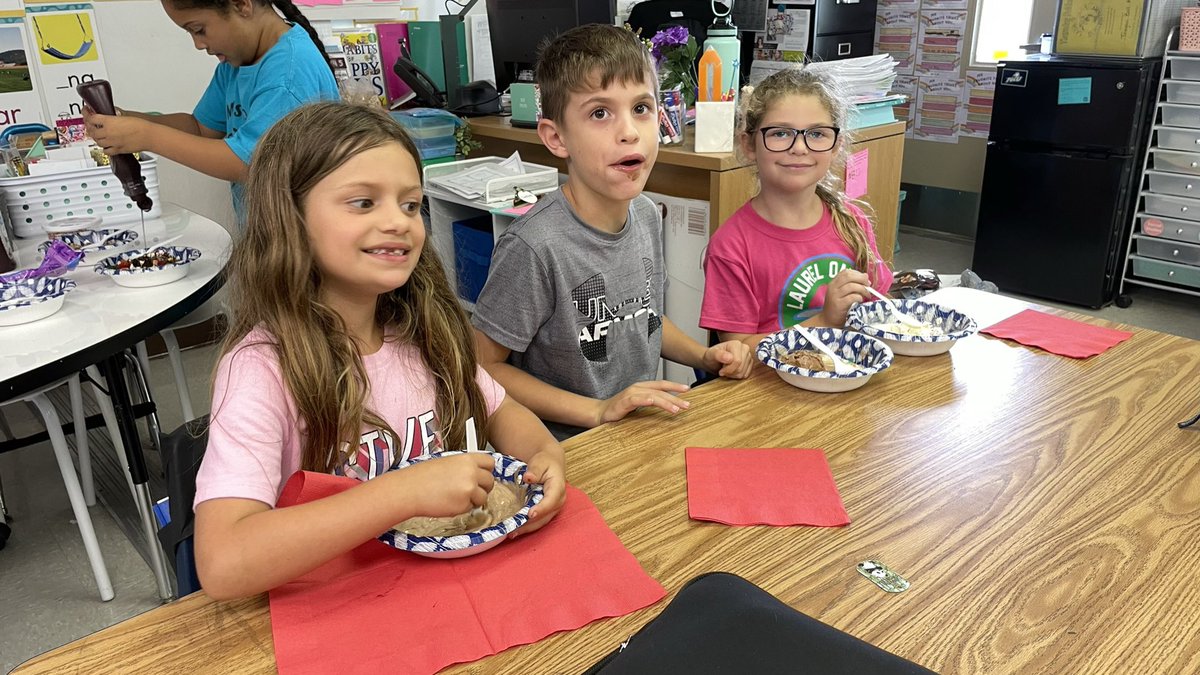 MsMacri3's tweet photo. Celebrating all of our friends making gains on their i-Ready diagnostic by having a delicious ice cream party! 🍦@LaurelOakElem #iready https://t.co/J06at2hQ3t