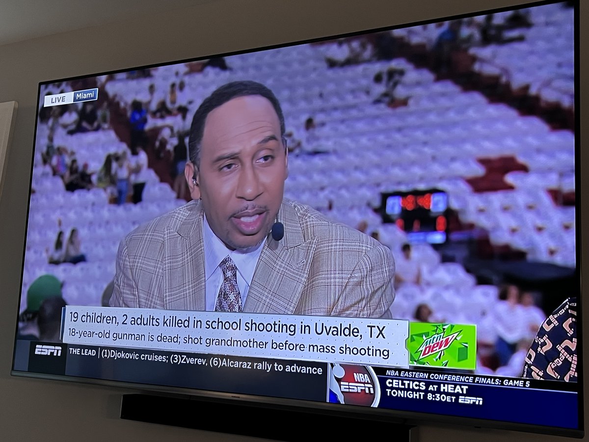 evanfrankel's tweet photo. @ESPNNBA wake the F UP - take down the Mtn Dew branding #tonedeaf https://t.co/FlGVvoJ4Tv