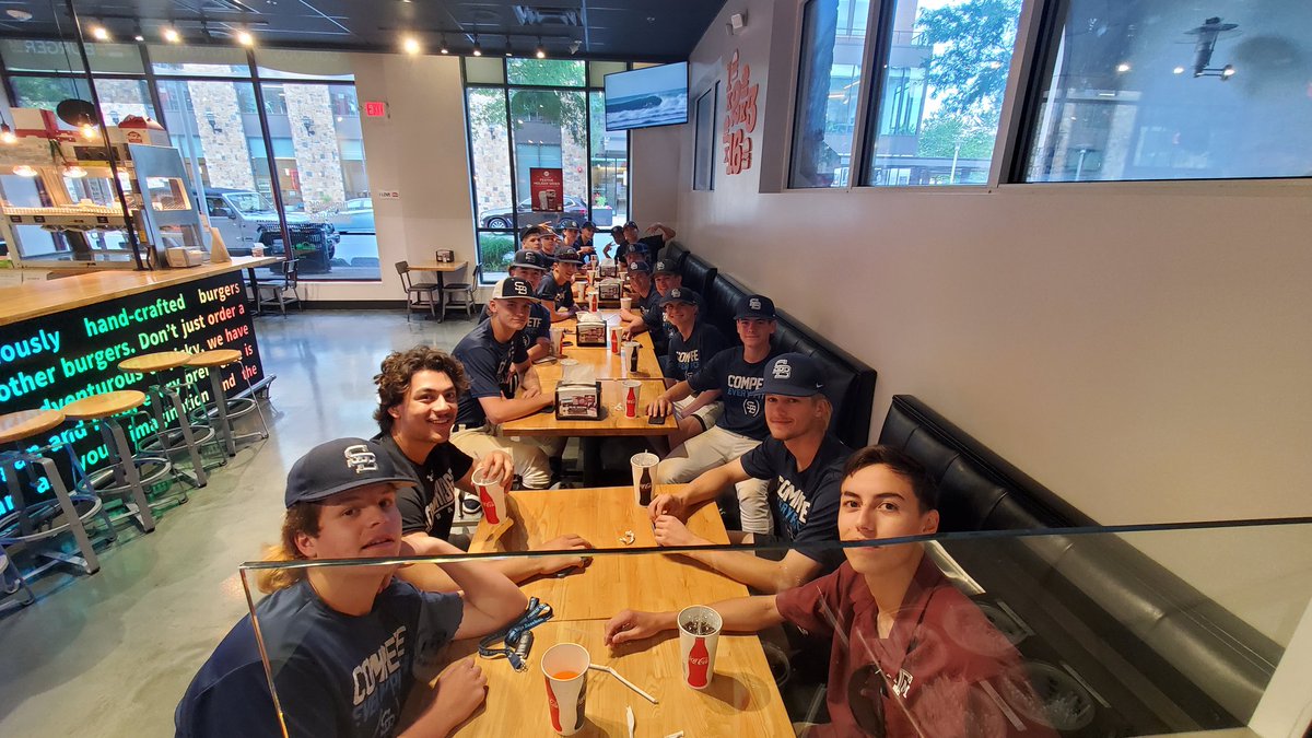 SB_Baseball's tweet photo. Teams That Eat Together.....Win Together!!! Awesome team dinner with BurgerIM in Brambleton Town Center. Great food! #sbbaseball #Together #burgerIM #sboe https://t.co/svBPeVruA3