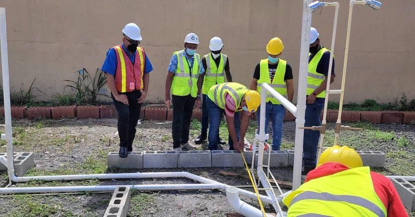 InadehOficial's tweet photo. 📍Panamá| Participantes del curso de Fontanería Domiciliaria de la sede de El Chorrillo experimentaron en un ejercicio de simulación la instalación de baterías de fontanería para suministro de agua potable y salidas para aguas grises y servidas.
#INADEHContigo https://t.co/WhZzxbSGBz