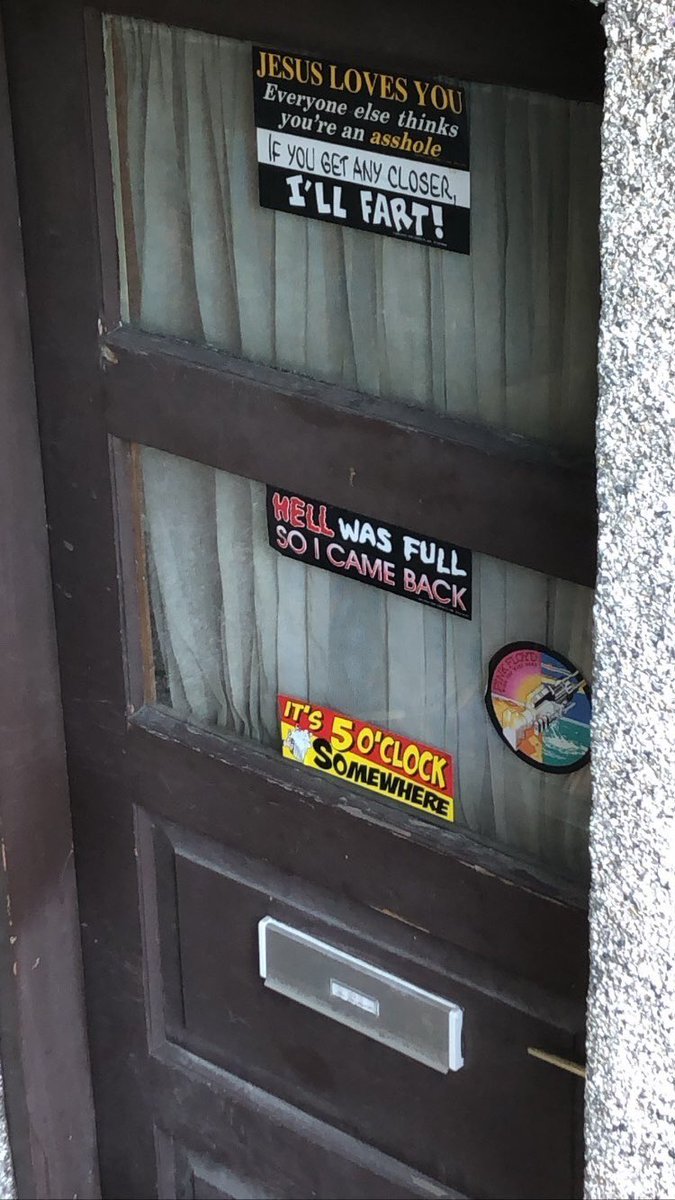 yo sá sem á þessa hurð dm me we fuckin tonite.