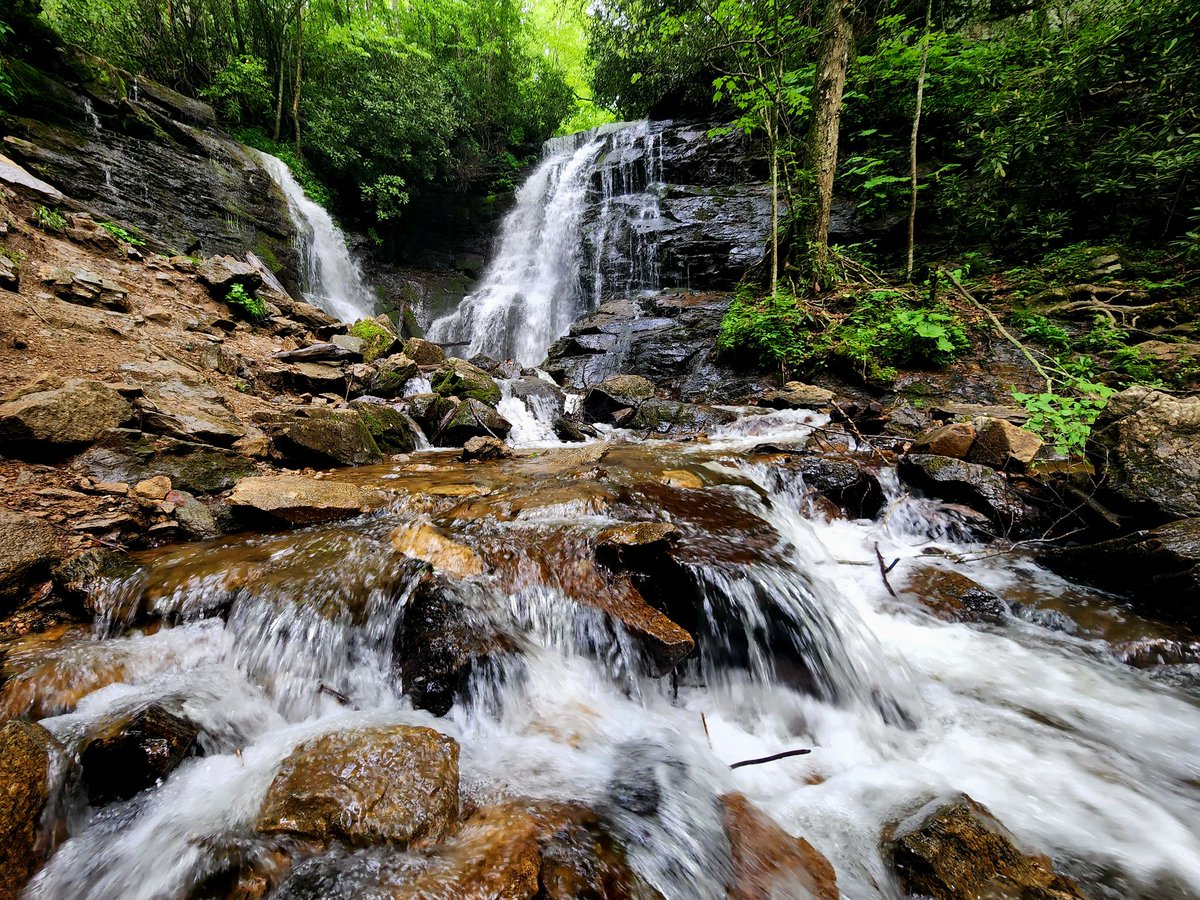 eliasjames747's tweet photo. Soco Falls
#wnc #cherokee #socofalls #waterfalls #Smokymountains #mountainlife https://t.co/t2W2OuFWog