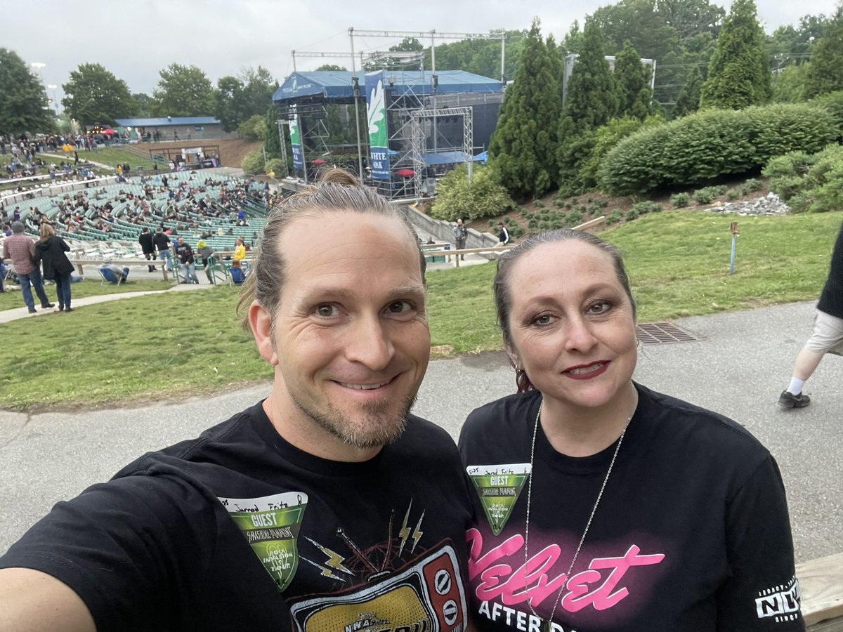 jfritzreffit's tweet photo. Date night with @Kitty_Rodgers in an early anniversary celebration! #smashingpumpkins #janesaddiction #poppy #nwa #RefFit #RefWife https://t.co/v2OvTIpPf7