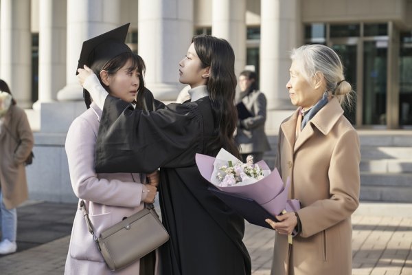 Still cut of Dahyun's family ❤️

#munkayoung #kimjiyoung #yesoojung #link #문가영 #김지영 #예수정 #링크