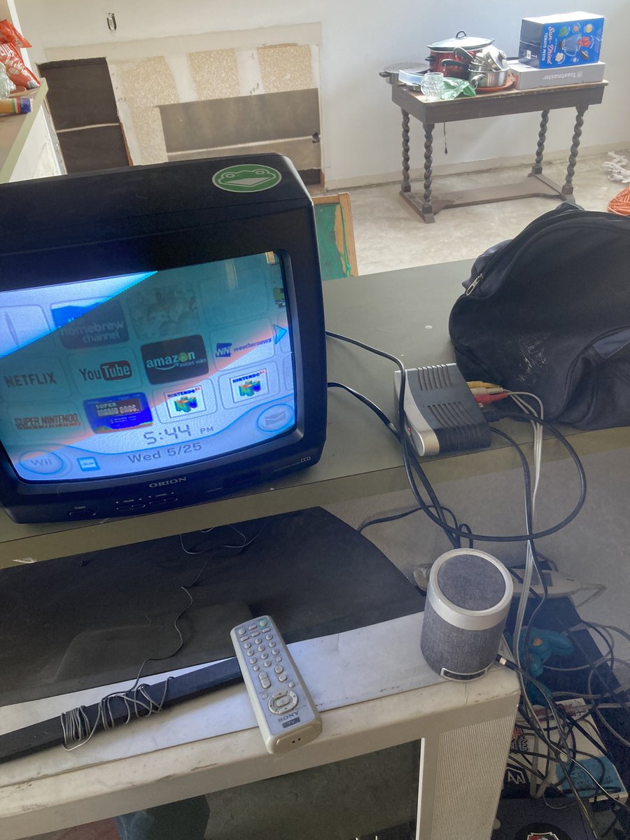 DP3theshow's tweet photo. Bought this thing so that I can use old crts with only the antenna outlet and it WORKS. FIRST TRY
DP3 FINALLY PREVAILS OVER TECHNOLOGY LETS GOOOO #dp3vstechnology https://t.co/TUamiLULZ5