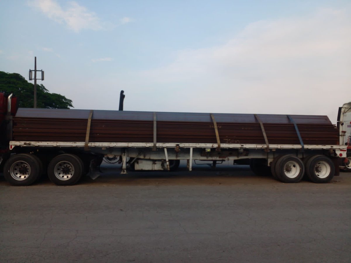 TradeAcero's tweet image. Nuevo lote de #Tablestaca metálica cargado y listo para llegar a destino. Si requieres apoyo técnico o comercial para tu proyecto estamos a tus órdenes @TradeAcero