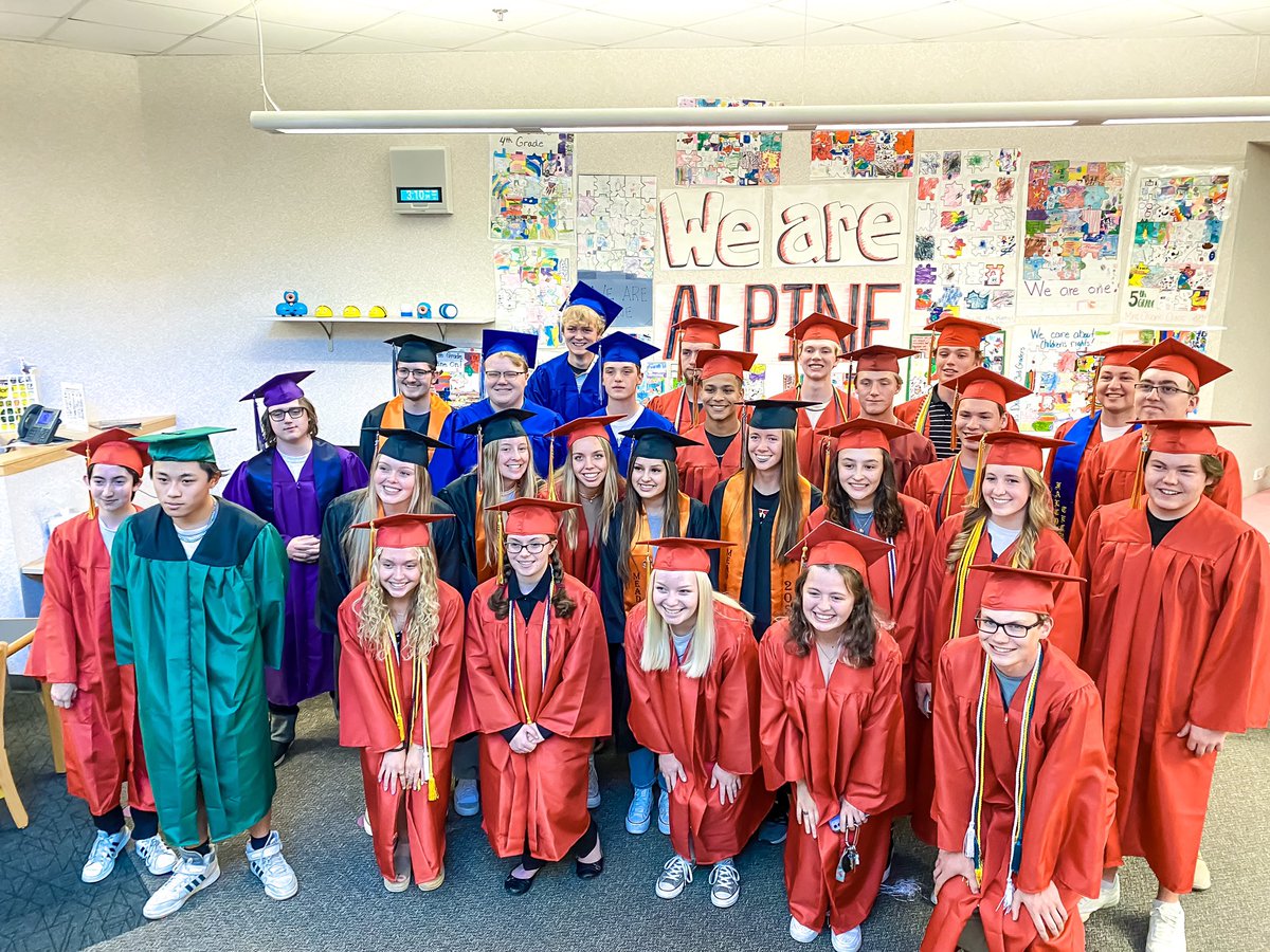 DeanDalbyAlpine's tweet photo. We loved celebrating @AlpineEl alumni, class of 2022 #StVrainStorm @DPerfettiDeany https://t.co/Lcn1xxdJnO