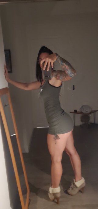 Like this dress and heels combo? https://t.co/BWOOHaj6lE