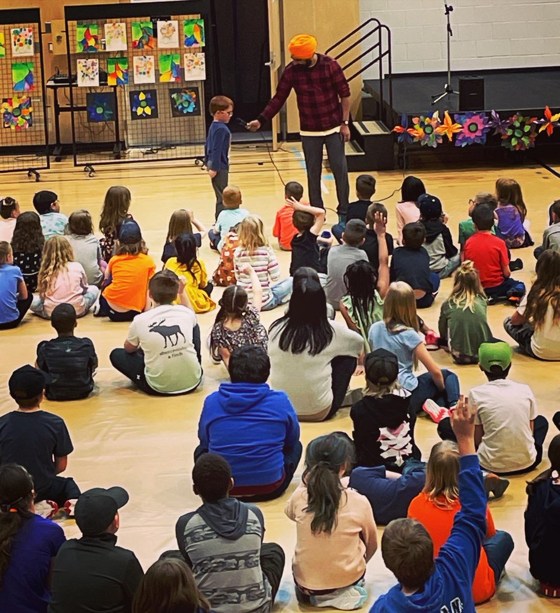 DrewCcip's tweet photo. End of day one… such a fun school and the kids questions were amazing! #kindnessandjoy #inclusionmatters #respectandappreciate @gurdeeppandher @lorilynnackerman #swis #sd60 #yxj #annerobertsyoungschool https://t.co/mQp3s4GjTm