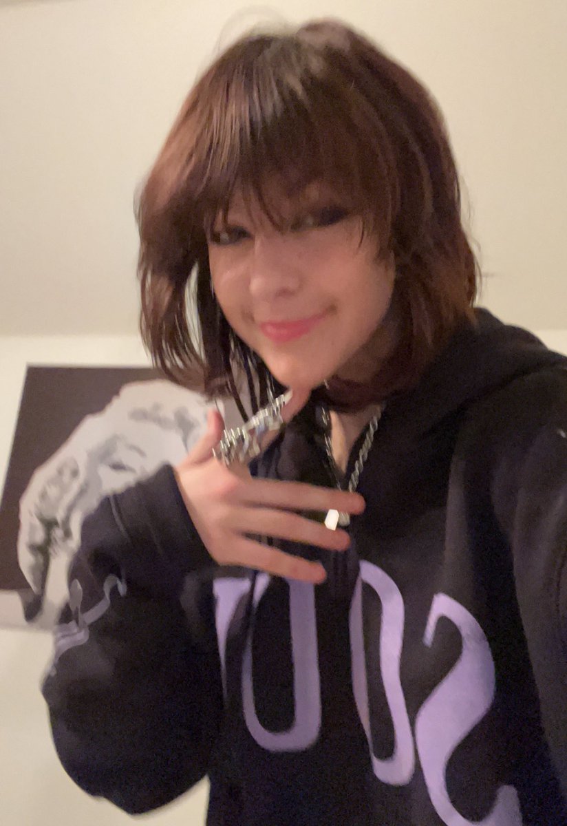 chronicintp's tweet photo. i’m just a guy in eyeliner who likes heartstopper :) 
#HSTWTSELFIEDAY https://t.co/ScWhB2Tuc3