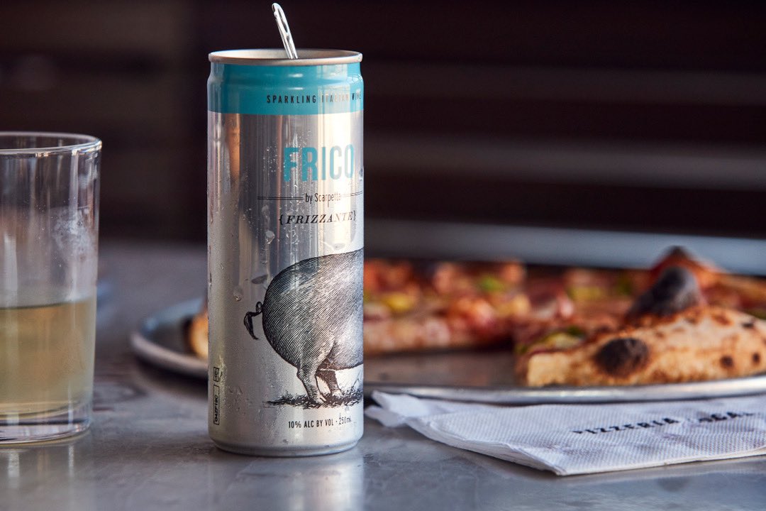 Celebrate #NationalWineDay the Neopolitan way 🍕🥂
⠀⠀⠀⠀⠀⠀⠀⠀⠀
Pari your pizza with local red and white wines and cans of <a href="/Scarpettawine/">Scarpetta Wine</a> Frizzante.