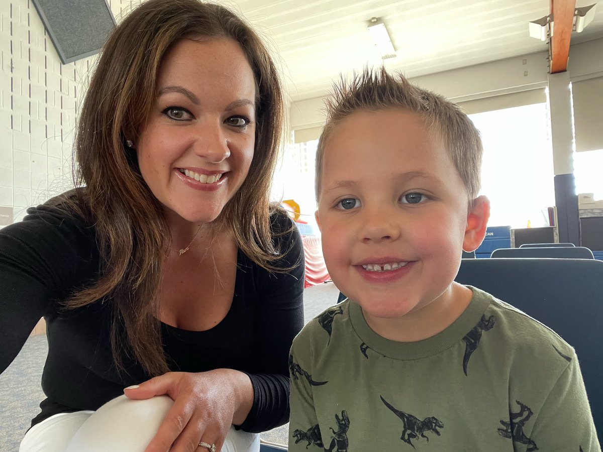 KellyandaDuck's tweet photo. Kindergarten orientation 🍎 As a high school teacher- this is crazy to me 😅 https://t.co/p9E9odCZte