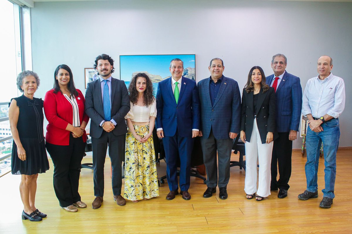 orlandojm's tweet photo. Hoy recibimos en @ambienterd a los representantes de la @ITU que nos colaboran con el reglamento de gestión integral de residuos de aparatos eléctricos y electrónicos, junto a @IndotelRD. ¡Muchas gracias por su cooperación! https://t.co/1SHhLY6mnC