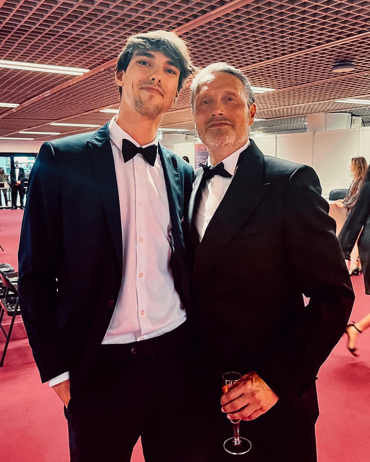 Mads Mikkelsen Fan Japan あのchopardさんのアカウントにもやっとマッツが フォトグラファーは先日素敵なファンタビキャストの写真を撮ってくれたgreg Williamsさんです T Co 9chgkhjgus Madsmikkelsen マッツ ミケルセン