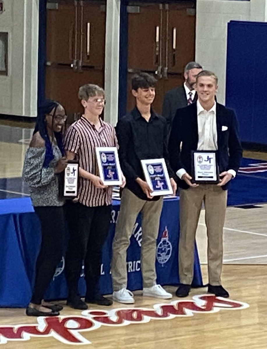 jttrackcoach's tweet photo. Congrats to our award winners this year! Kaila = girls MVP, Laura = girls coaches award, Ryan = boys coaches award David = boys MVP 👏👏👏 https://t.co/4AXJyaRmZd