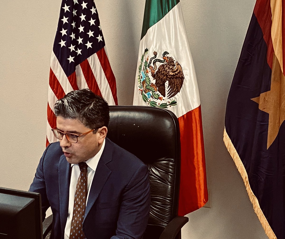 jorgem_yescas's tweet photo. 🎙Hoy en @UnivisionAZ y #UnivisionRadio promoví:
🚚 Consulado Móvil en #Eagar, el 4.Jun. para atender a comunidad 🇲🇽 en condado #Apache.
🌆Jornada Sabatina el 11.Jun. en sede consular.
☎️ Citas: 424-309-0009
¡Gracias a Jorge Valenzuela y Jazmín Mosqueda por las entrevistas! https://t.co/qYvYL9kTfb