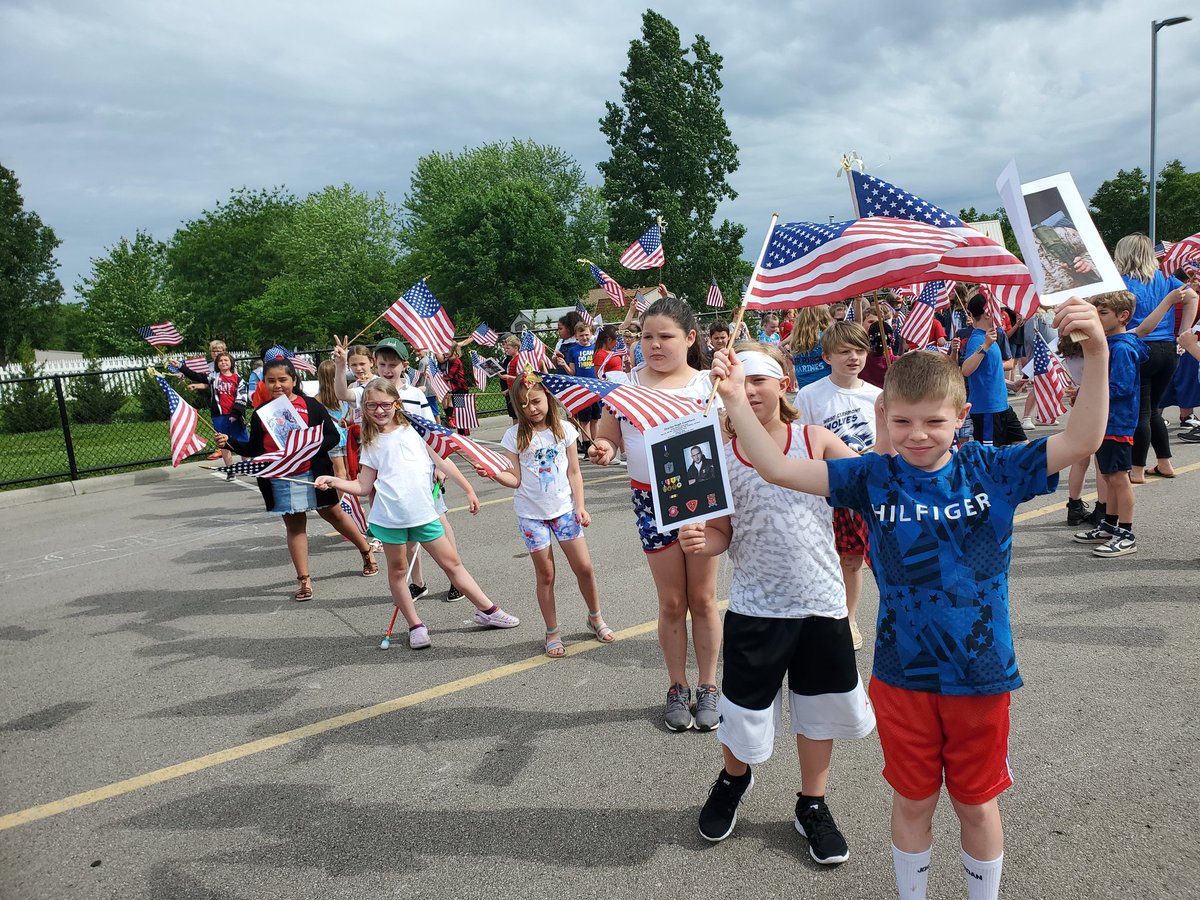 smithheather22's tweet photo. Thank you Clermont County Commisioners for not only attending our Willowville Memorial Day Parade, but also bringing treats for the students to enjoy! #WcConnects @WillowvilleE https://t.co/41U6sOc53n