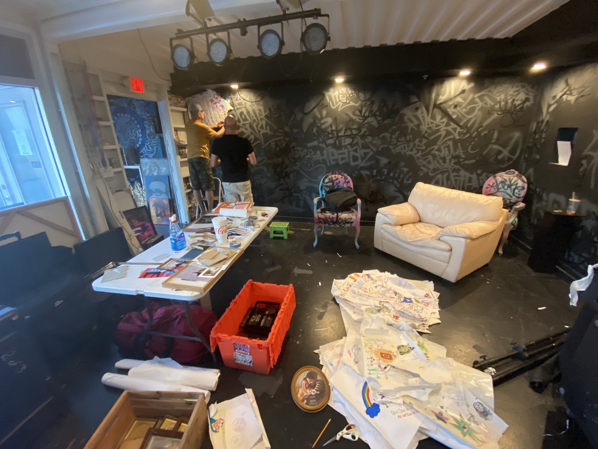 JadgetGam's tweet photo. Setting up for the peoples art show in @saintpaintarts spot May 28th in pinellas park https://t.co/A7htlIRmpS