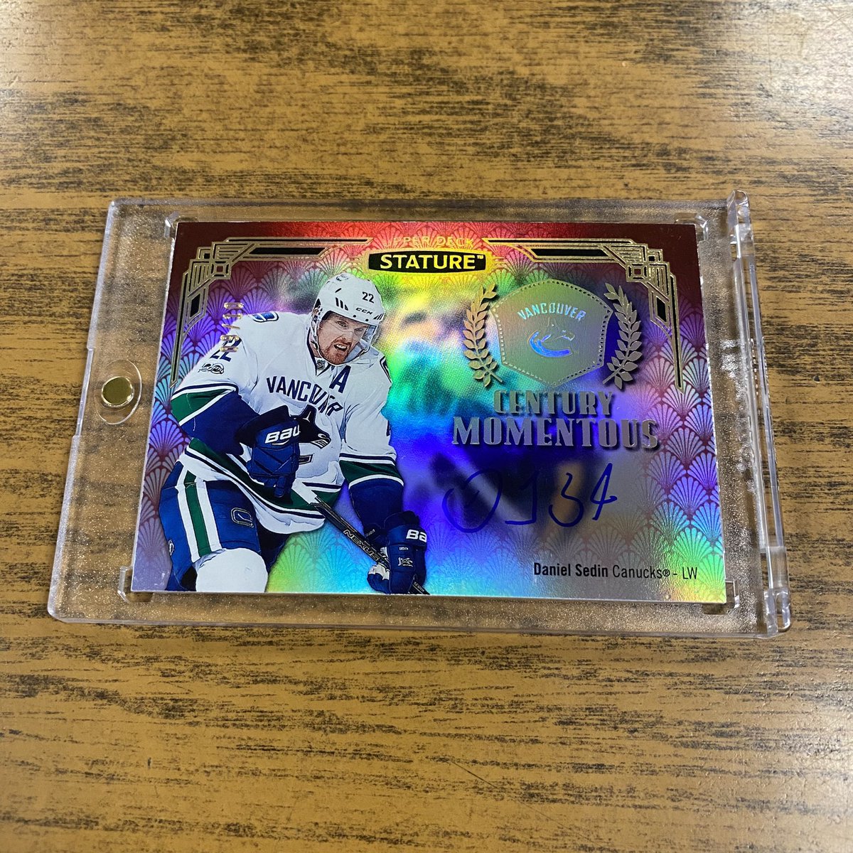 leoLNSY's tweet photo. 2nd yr Stature still looks pretty good. Nothing is big in my few boxes, but there are some cool low number cards. Thanks @UpperDeckSports @UpperDeckHockey https://t.co/rydC7Lgy4q