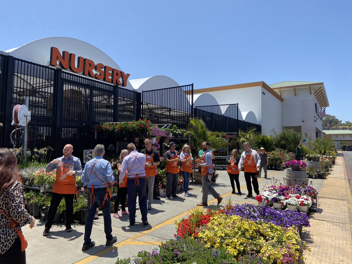 ESteinlight's tweet image. Great walk in California with 603 Tustin and 6628 Laguna Hills. Amazing associates and leaders and it was great to hear their THD stories.