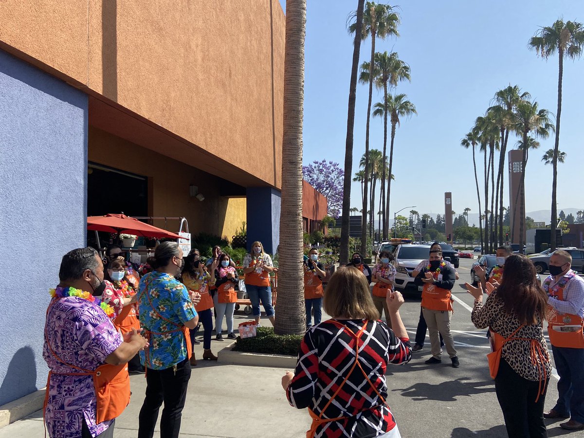 ESteinlight's tweet image. Great walk in California with 603 Tustin and 6628 Laguna Hills. Amazing associates and leaders and it was great to hear their THD stories.