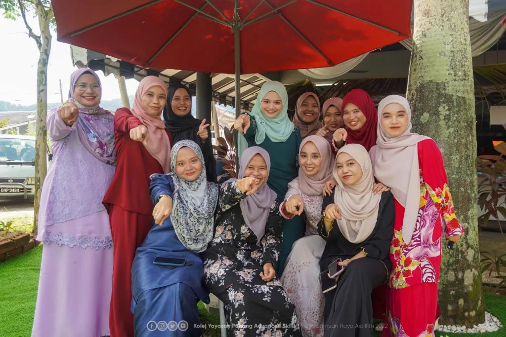 YPSkills's tweet photo. #KYPSkills | MAJLIS 𝗝𝗔𝗠𝗨𝗔𝗡 𝗛𝗔𝗥𝗜 𝗥𝗔𝗬𝗔 𝗔��𝗗𝗜𝗟𝗙𝗜𝗧𝗥𝗜 𝟮𝟬𝟮𝟮🌹
.
25 MEI 2022 - Majlis Jamuan Hari Raya Aidilfitri 2022  Kolej Yayasan Pahang  Advanced Skills berlangsung dalam keadaan sangat meriah namun bersederhana. https://t.co/Ihc7xji8y0