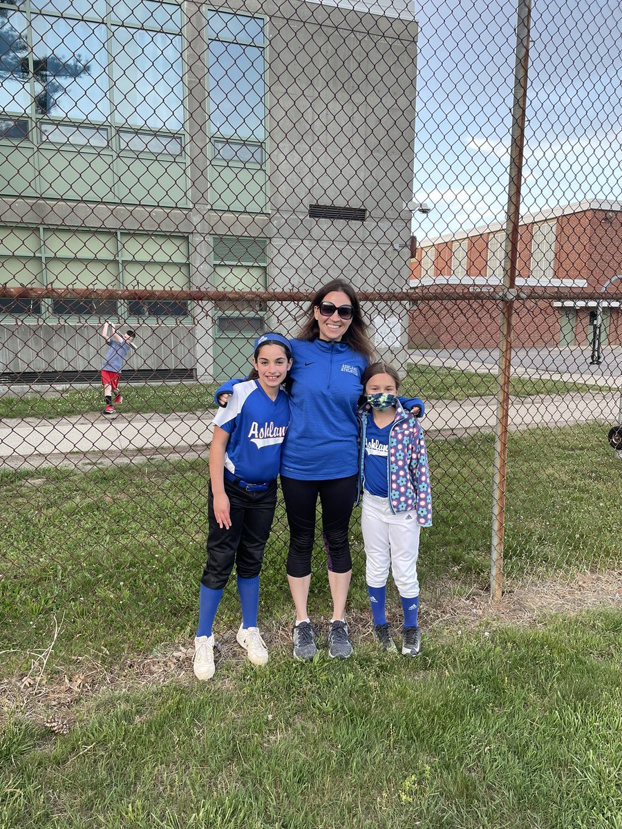 mrs_jordan_4's tweet photo. The perfect night for a softball game! π₯ #letsgoclockers #softball https://t.co/ByQy9PPcia