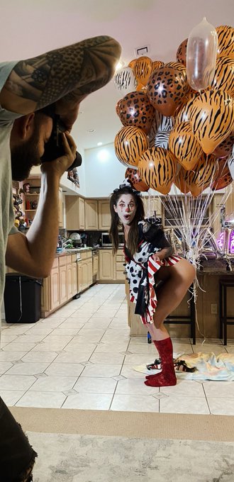 One of these balloons seems a little off.. @triciaoaksxxx 📸 @classiclowlife https://t.co/QIzJV6TSCZ<a class="tags" target="_blank" title="On Twitter" href="/?out=eyJ0eXAiOiJKV1QiLCJhbGciOiJIUzUxMiJ9.eyJpYXQiOjE3MjA4OTQ3NDAsImlzcyI6InR3cG9ybnN0YXJzLmNvbSIsIm5iZiI6MTcyMDg5NDc0MCwiZXhwIjoxNzUyNDMwNzQwLCJyZWRpcmVjdF91cmwiOiJodHRwczovL3R3aXR0ZXIuY29tL3RyaWNpYW9ha3N4eHgifQ.EvWSrw3-VxMtwY_OfI9WoYzmWVTlYy75jOHYtznxHZwF5_hywnoxCjM42JUi0HKlEf375fOuoGwPmK_VulAPWQ">@triciaoaksxxx</a>